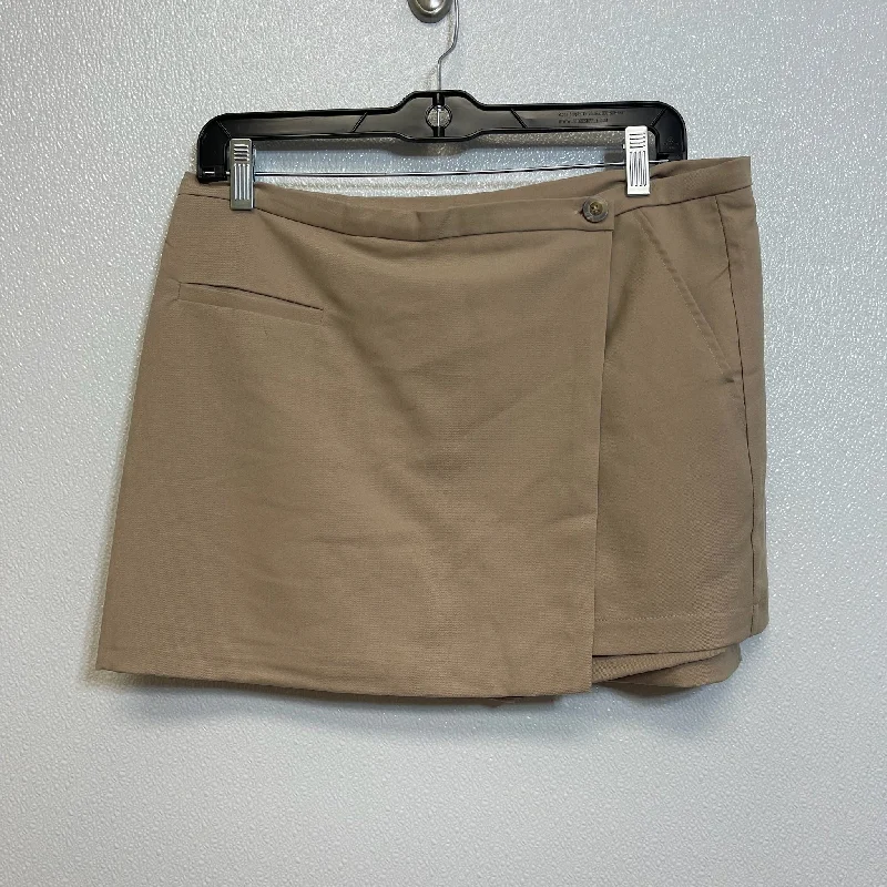 Shorts By Clothes Mentor In Tan, Size: L